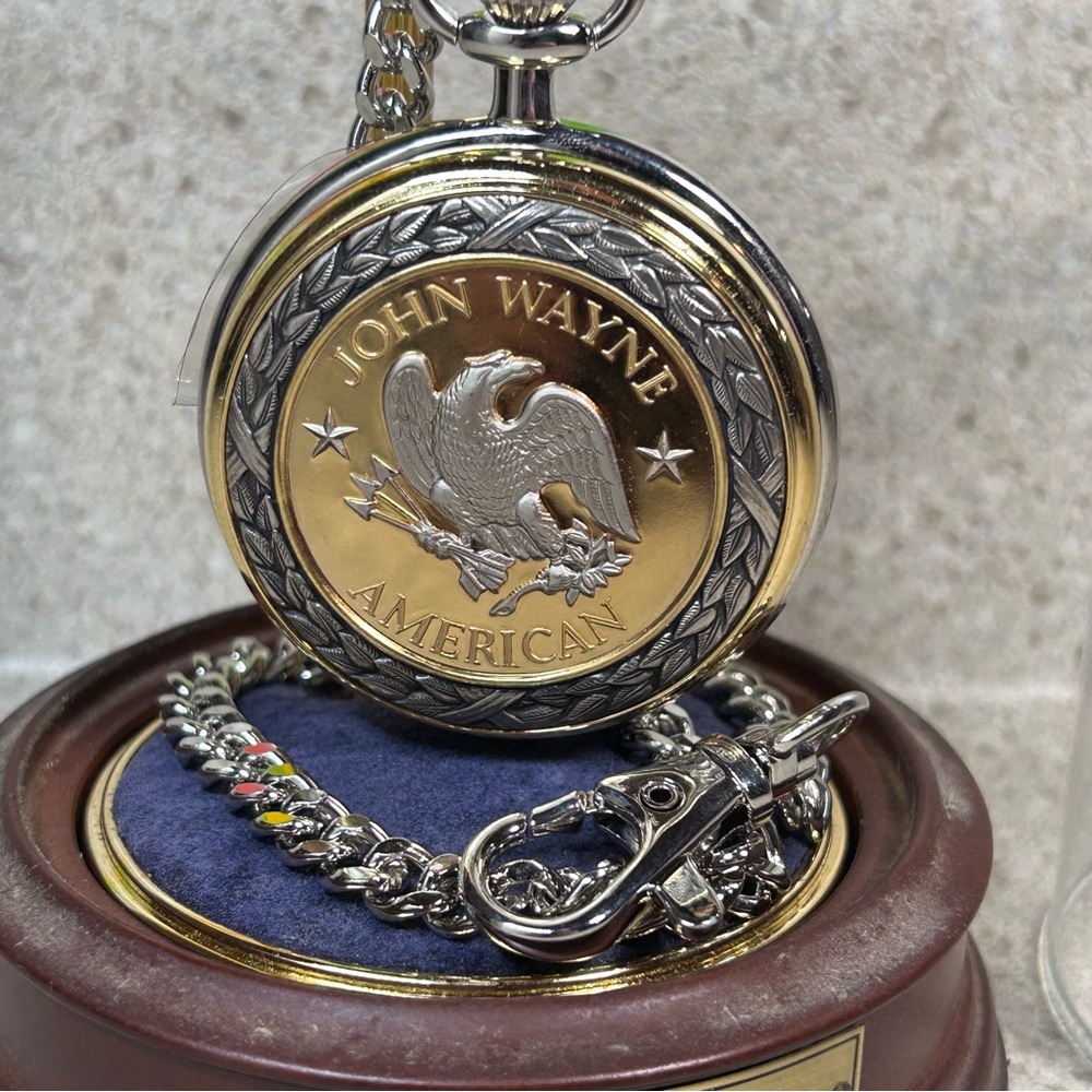 Franklin Mint Cowboy John Wayne Eagle American Pocket Watch w/ Stand + Glass